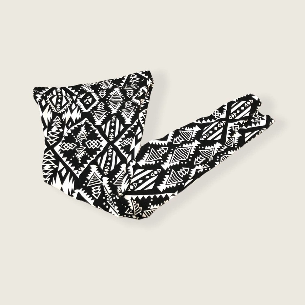 Victoria’s Secret PINK leggings. Black and white. small